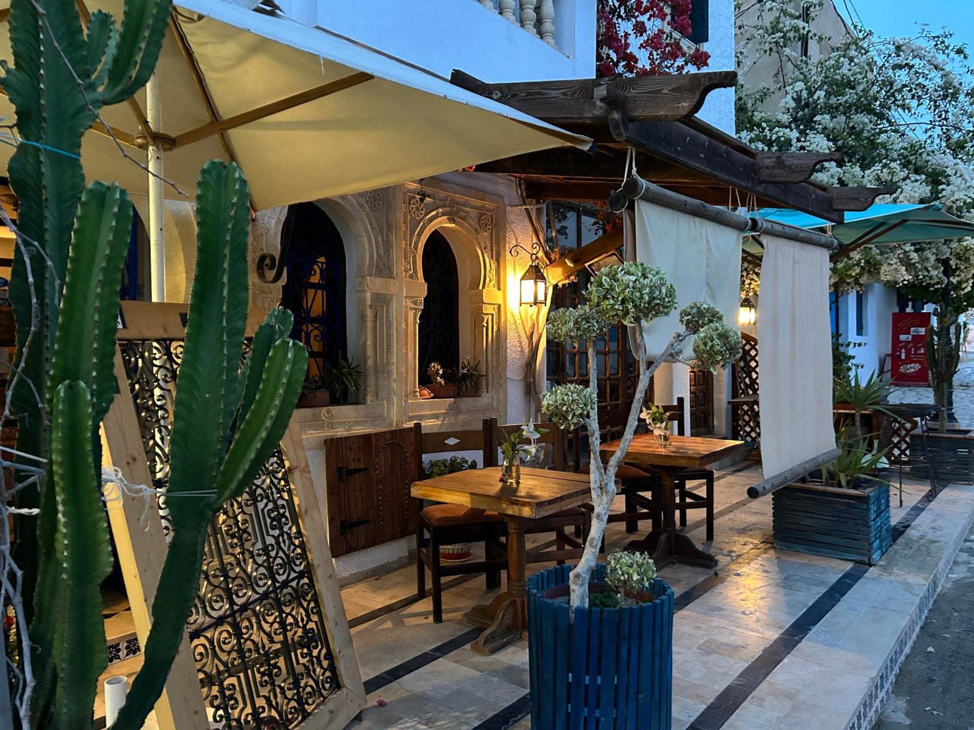 Hotel L'Artisan Harqalah Zewnętrze zdjęcie