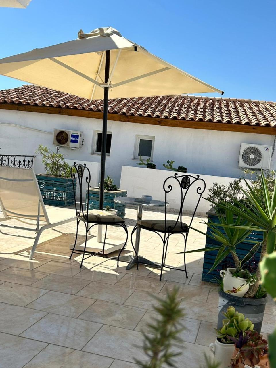 Hotel L'Artisan Harqalah Zewnętrze zdjęcie