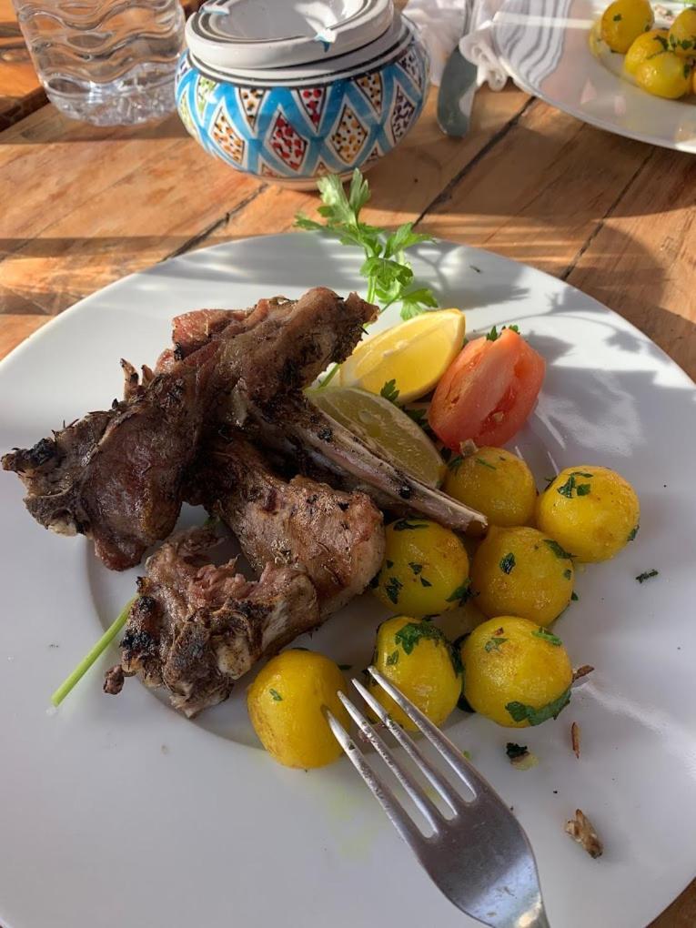 Hotel L'Artisan Harqalah Zewnętrze zdjęcie